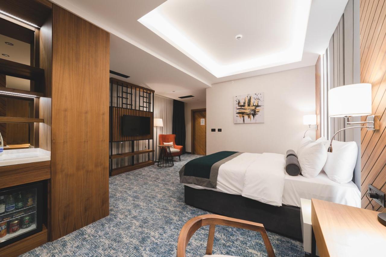 Bristol Hotel بودغوريتْسا المظهر الخارجي الصورة