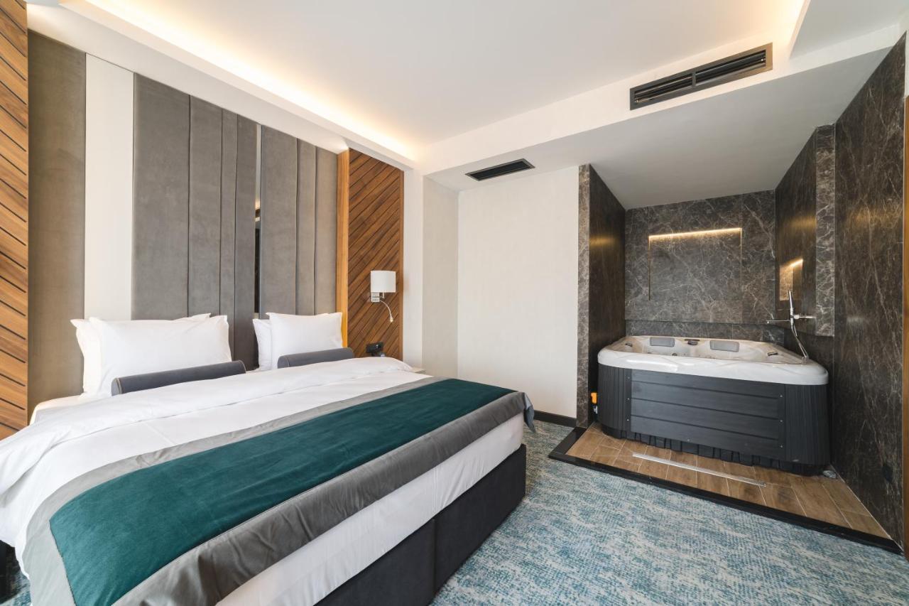 Bristol Hotel بودغوريتْسا المظهر الخارجي الصورة