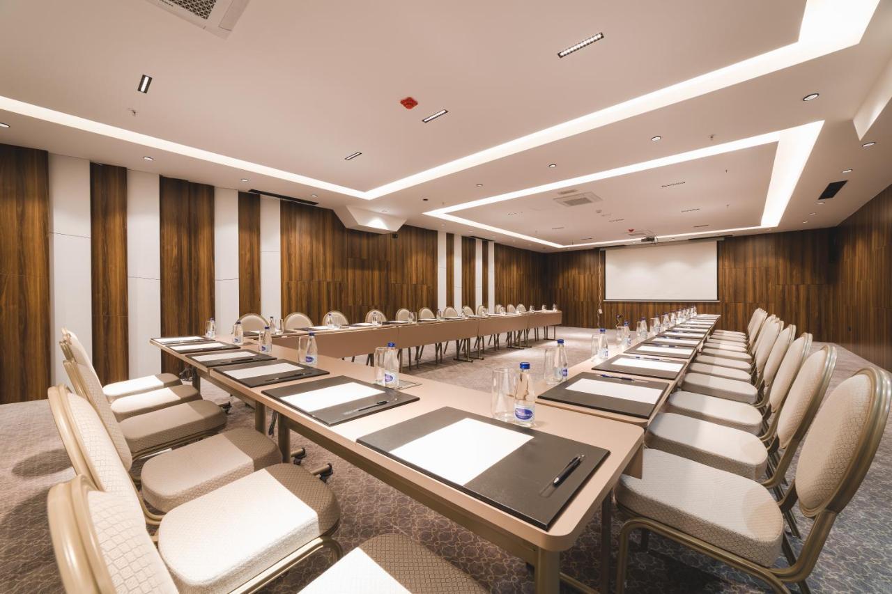 Bristol Hotel بودغوريتْسا المظهر الخارجي الصورة