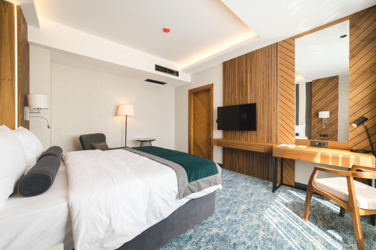 Bristol Hotel بودغوريتْسا المظهر الخارجي الصورة
