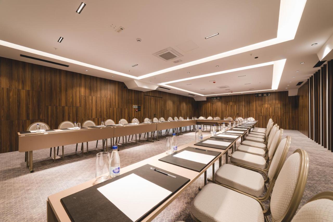 Bristol Hotel بودغوريتْسا المظهر الخارجي الصورة