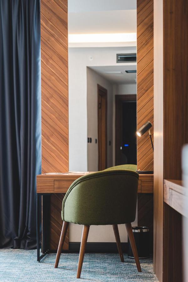 Bristol Hotel بودغوريتْسا المظهر الخارجي الصورة