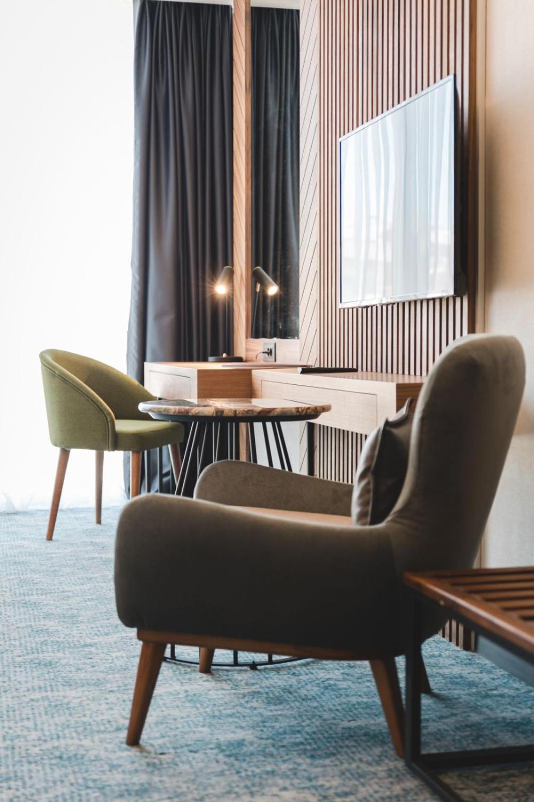 Bristol Hotel بودغوريتْسا المظهر الخارجي الصورة